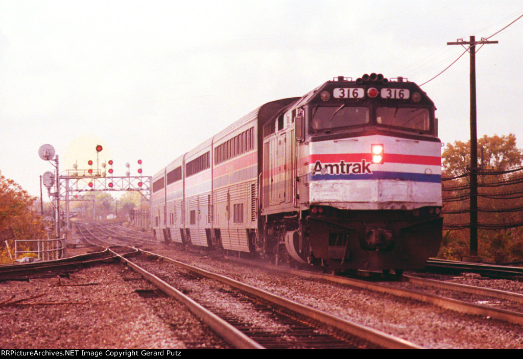 e/b Amtrak Illinois Zephyr